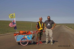 082_Wir treffen Norio Sasaki, der in Prudhoe Bay gestartet ist und in drei Jahren nach Ushuaia läuft